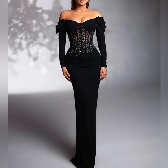 Dresses - Picture 2 of 3